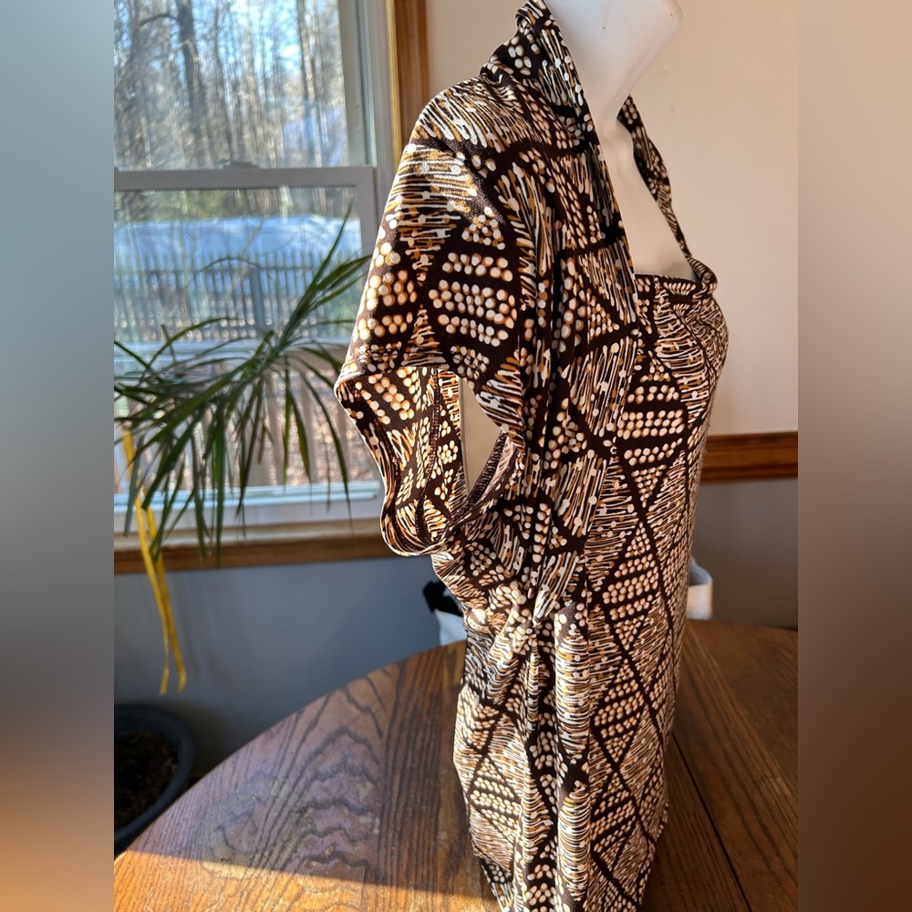 Triangles and dots blouse - Picture 5 of 6